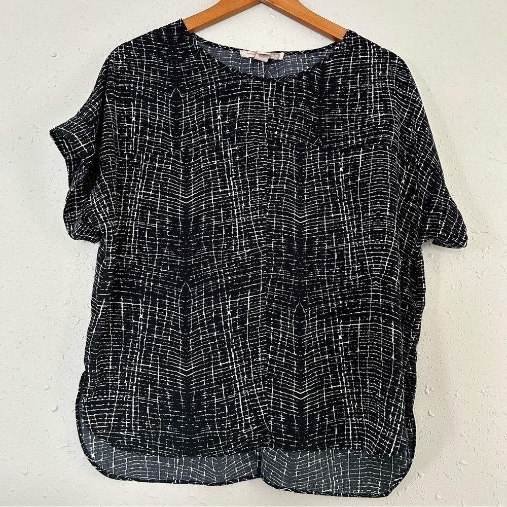🦋 Forever 21 Black White Short Sleeve Blouse Small